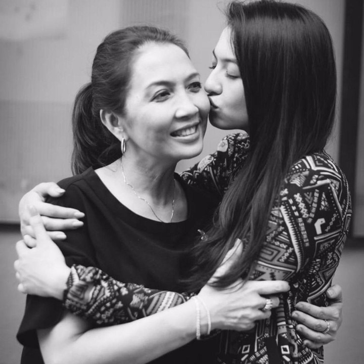 <p>Salah satunya saat momen peringatan Hari Ibu. "<em>Selamat Hari Ibu. Grateful for your presence,love, wisdom, humor and most of all your exemplary level of integrity. #Mothersday #indonesia,</em>" ucapan Raline Shah untuk sang bunda. (Foto: Instagram @ralineshah)</p>