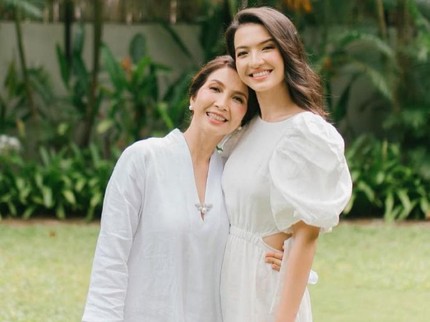 Cantik! 5 Potret Raline Shah dan Ibunda yang Awet Muda