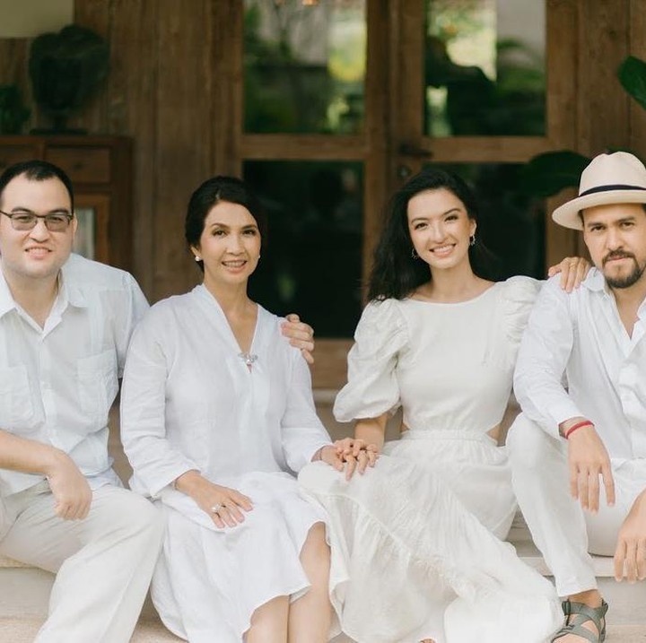 <p>Raline punya dua adik laki-laki yang tampan, Bunda. Namanya Rollin Rahmat Shah dan Rollan Rahmat Shah. (Foto: Instagram @ralineshah)</p>