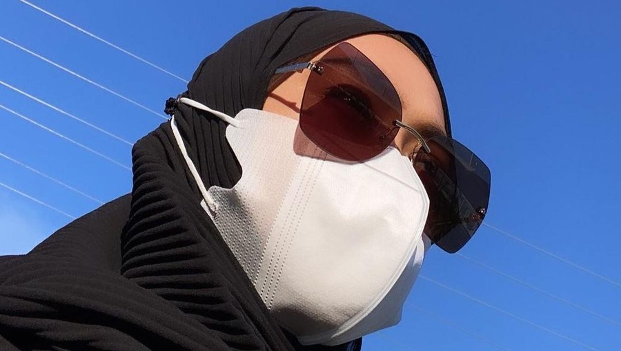 Ria Ricis langsung pulang ke Jakarta setelah tahu ayah meninggal dunia