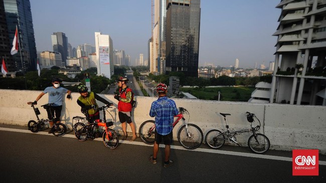 Polda Metro Jaya akan menutup JLNT Kampung Melayu-Tanah Abang untuk sepeda saat cuaca hujan dan angin bertiup kencang demi keselamatan pengendara.