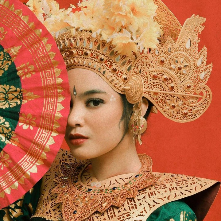 <p>Baru 'jatuh cinta' dengan seni tari saat di bangku SMA, Syandria mengaku telat, Bunda. "Waktu kecil, aku suka menggambar, melukis," ujar gadis kelahiran 17 Agustus 1999 ini. (Foto: Instagram @syandria)</p>