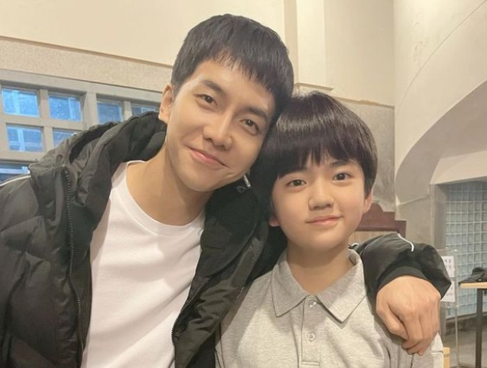 Tahun ini, nama Kim Kang Hoon juga kembali naik, berkat perannya dalam drama Mouse. Dalam drama tersebut, ia berperan sebagai Jung Ba Reum, versi anak-anak dari Lee Seung Gi / foto: instagram.com/kanghoon.juwon