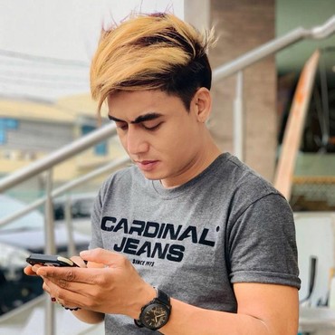 Ubah Gaya Rambut, Charly Van Houten Bikin Pangling