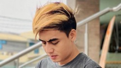 Ubah Gaya Rambut, Charly Van Houten Bikin Pangling