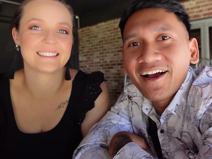 Nikahi Pria Jember Romantis, Bule Cantik Australia Nangis Dihadiahi Cincin Berlian