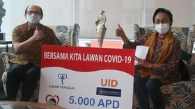 Yayasan UID Serahkan 5 Ribu APD kepada RS St. Carolus