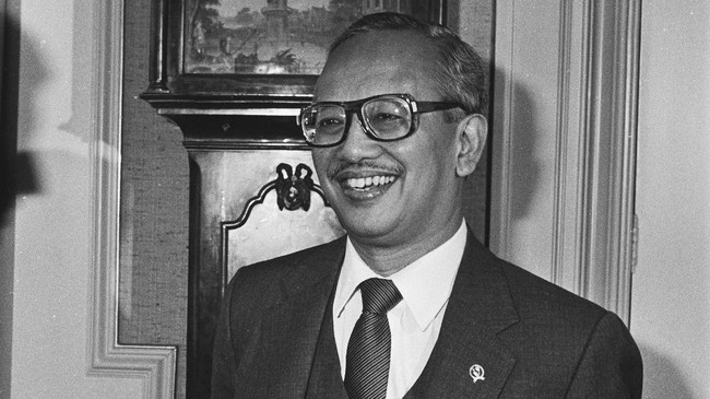 Pengakuan internasional atas wilayah Indonesia sebagai negara kepulauan, tak lepas dari perjuangan diplomasi mantan menteri luar negeri Mochtar Kusumaatmadja.