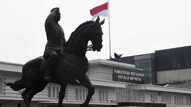Kemhan menyebut admin akun resmi mereka yang sempat mencuitkan tagar PrabowoGibran 2024, sudah dapat sanksi teguran keras.
