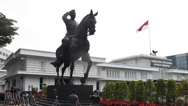 Anggaran Kementerian Pertahanan yang dipimpin Prabowo Subianto mendapat anggaran Rp131,9 triliun di 2023. Anggaran itu terbesar dibanding kementerian lain.
