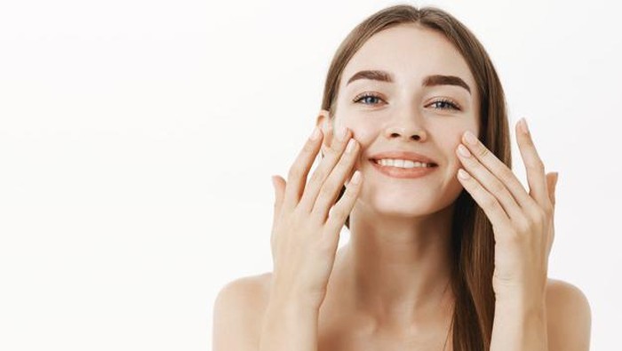 Mana yang Lebih Bagus: Skincare 1 Paket atau Beda-beda Merek?