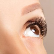 Risiko Menggunakan Bulu Mata Palsu Terlalu Sering