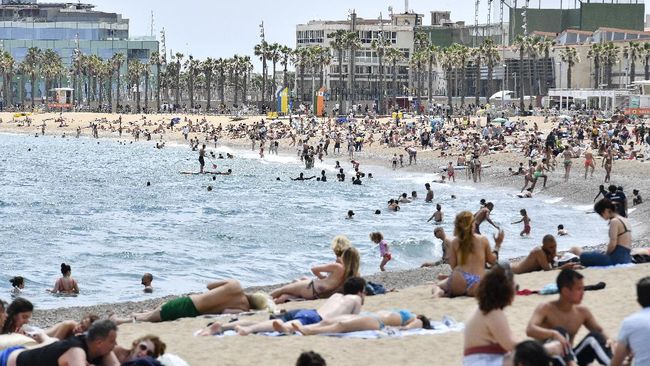 Salah satu kota populer di Spanyol yang paling banyak dikunjungi wisatawan, Barcelona, resmi menaikkan pajak turis mulai April 2026 sebanyak dua kali lipat.