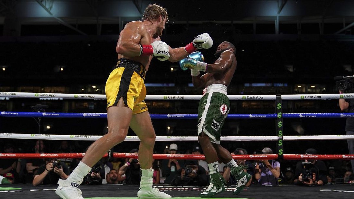 FOTO: Mayweather vs Logan Paul di Laga Tinju Ekshibisi
