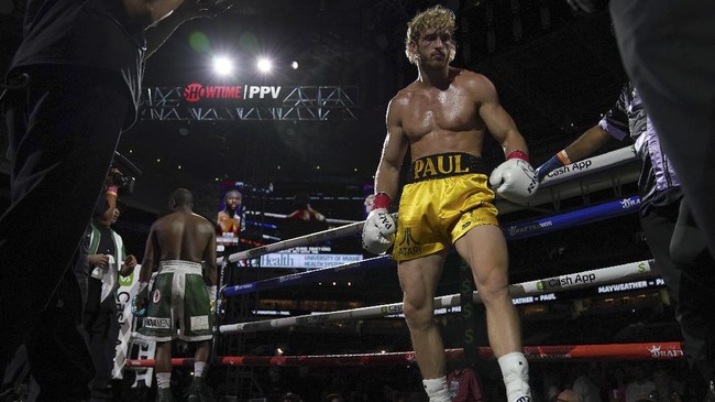 FOTO: Mayweather vs Logan Paul di Laga Tinju Ekshibisi