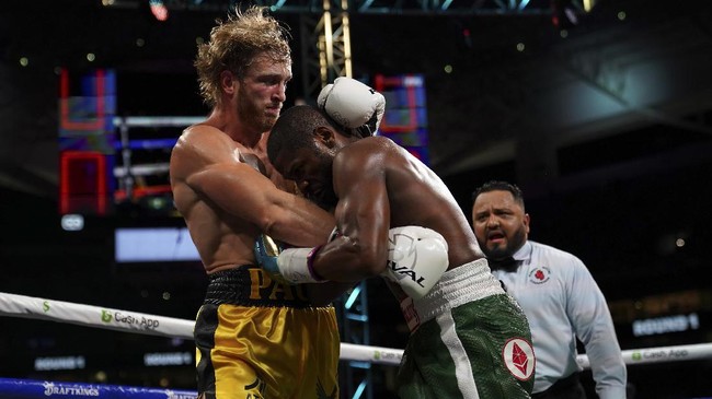Berita mengenai video viral Floyd Mayweather cegah Logan Paul kalah KO hingga Shin Tae Yong syok menjadi berita terpopuler dalam 24 jam terakhir.