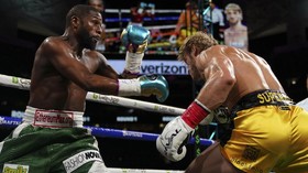 Tyson Kritik Mayweather: Seharusnya Dia Lawan Pacquiao