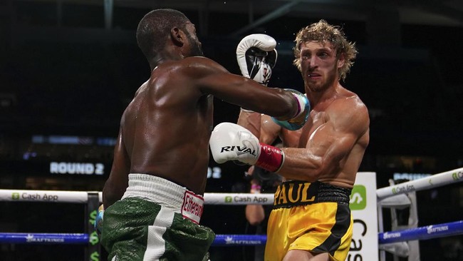 Logan Paul membantah ditopang Floyd Mayweather Jr. dalam sebuah momen di duel ekshibisi, Senin (7/6) pagi WIB, sehingga tak kalah KO.