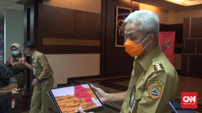 Gubernur Jawa Tengah Ganjar Pranowo menyebut jumlah kasus aktif atau orang yang sedang positif Covid-19 di Jawa Tengah naik hingga 100 persen sejak Mei.