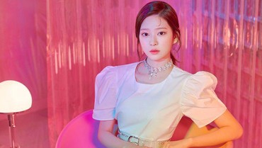 Kim Min Ju Eks IZ*ONE Resmi 'Satu Atap' dengan Gong Yoo & Choi Woo Shik