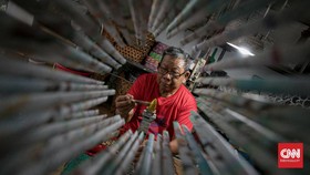 FOTO: Menjadikan Limbah Kertas Kerajinan Bernilai Ekonomi