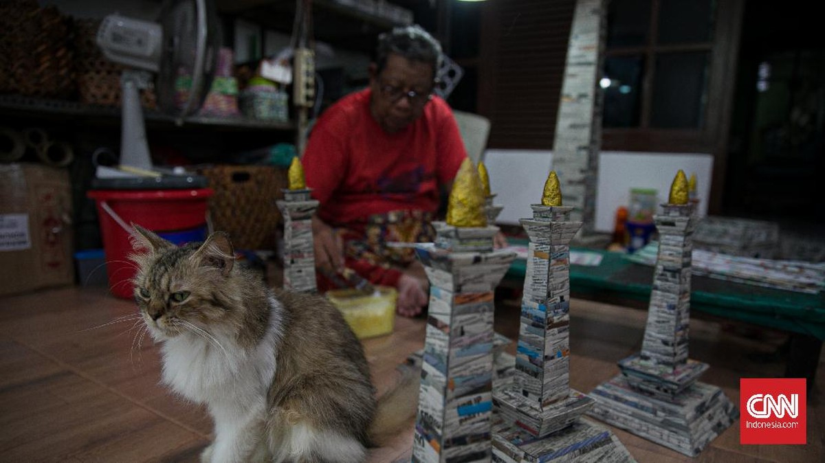FOTO: Menjadikan Limbah Kertas Kerajinan Bernilai Ekonomi