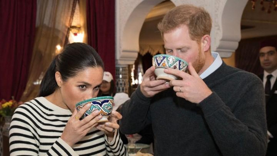 Kompaknya Meghan Markle dan Pangeran Harry saat Cicip Masakan Chef
