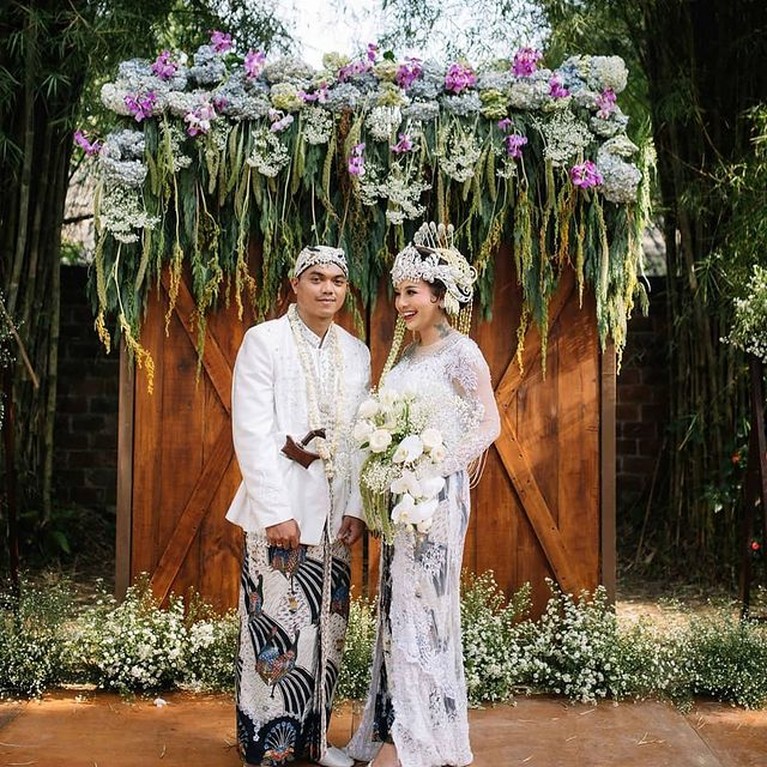 Momen Pernikahan Alfath Fathier dan Nadia Christina Alfath Fathier telah resmi menikahi Nadia Christina. Yuk kita intip momen pernikahan mereka!