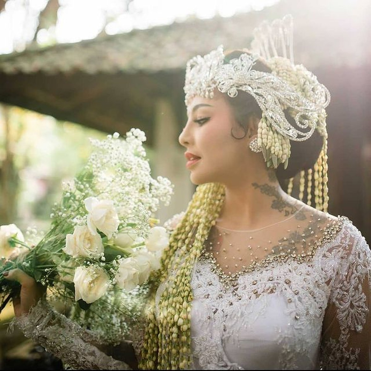 Alfath Fathier telah resmi menikahi Nadia Christina&period; Yuk kita intip momen pernikahan mereka&excl;