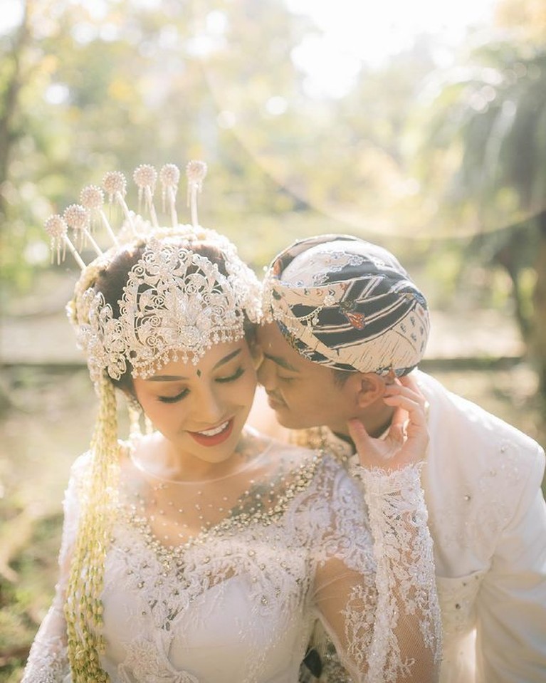 Momen Pernikahan Alfath Fathier dan Nadia Christina Alfath Fathier telah resmi menikahi Nadia Christina. Yuk kita intip momen pernikahan mereka!