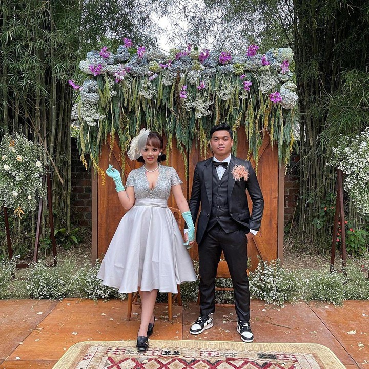 <p>Kekompakan Alfath Fathier dan Nadia Christina juga terlihat ketika mereka melakukan sesi foto bertema Eropa klasik. Serasi banget, Bunda! (Foto: Instagram: @alfathfaathier)</p>