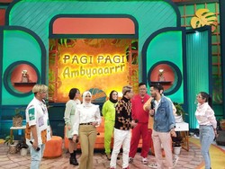 Pagi Pagi Ambyar Bagi-bagi Hadiah