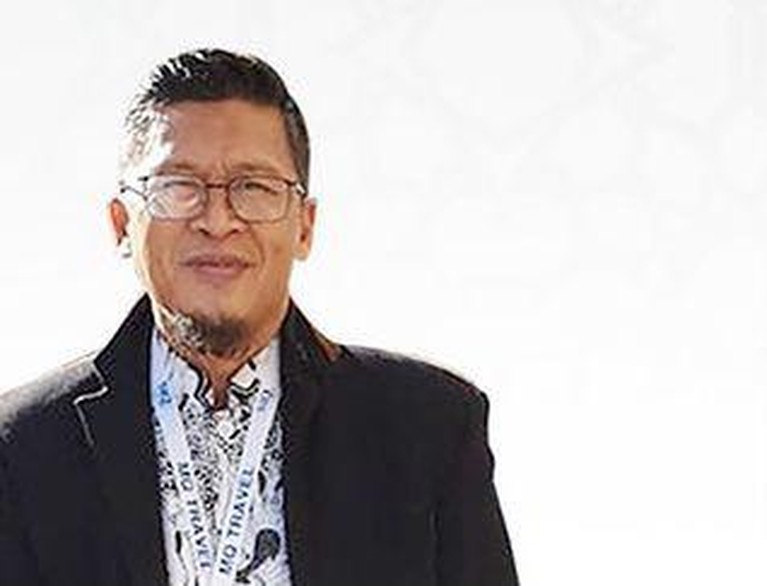 Pembelaan Aa Gym Atas Tuduhan Zalim pada Istri oleh Putranya Sifat buruk Aa Gym kepada Teh Ninih dibongkar oleh sang putra, Aa Gym pun melakukan pembelaan. Yuk kita lihat potretnya!