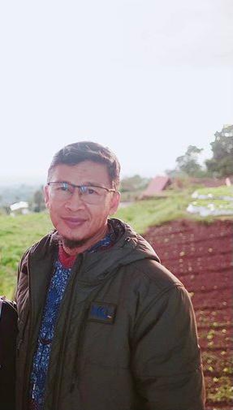 Pembelaan Aa Gym Atas Tuduhan Zalim pada Istri oleh Putranya Sifat buruk Aa Gym kepada Teh Ninih dibongkar oleh sang putra, Aa Gym pun melakukan pembelaan. Yuk kita lihat potretnya!
