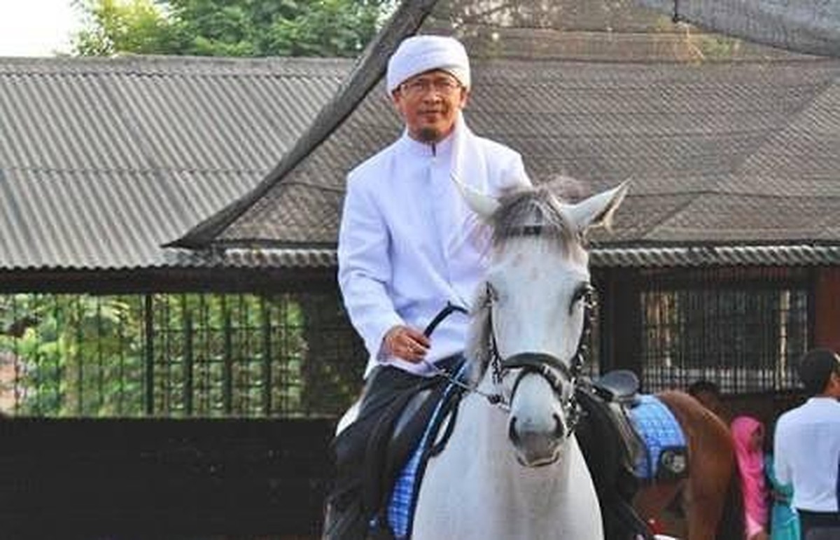 Sifat buruk Aa Gym kepada Teh Ninih dibongkar oleh sang putra&comma; Aa Gym pun melakukan pembelaan&period; Yuk kita lihat potretnya&excl;