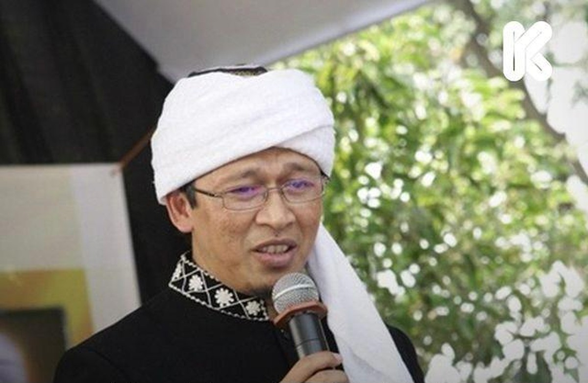 Sifat buruk Aa Gym kepada Teh Ninih dibongkar oleh sang putra&comma; Aa Gym pun melakukan pembelaan&period; Yuk kita lihat potretnya&excl;