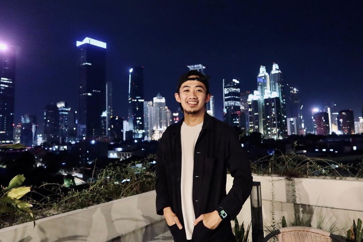 Nama Ustaz Syam tiba-tiba viral di media sosial karena salah bicara saat tampil live di TV&period; Yuk kita lihat potret Ustaz Syam&excl;