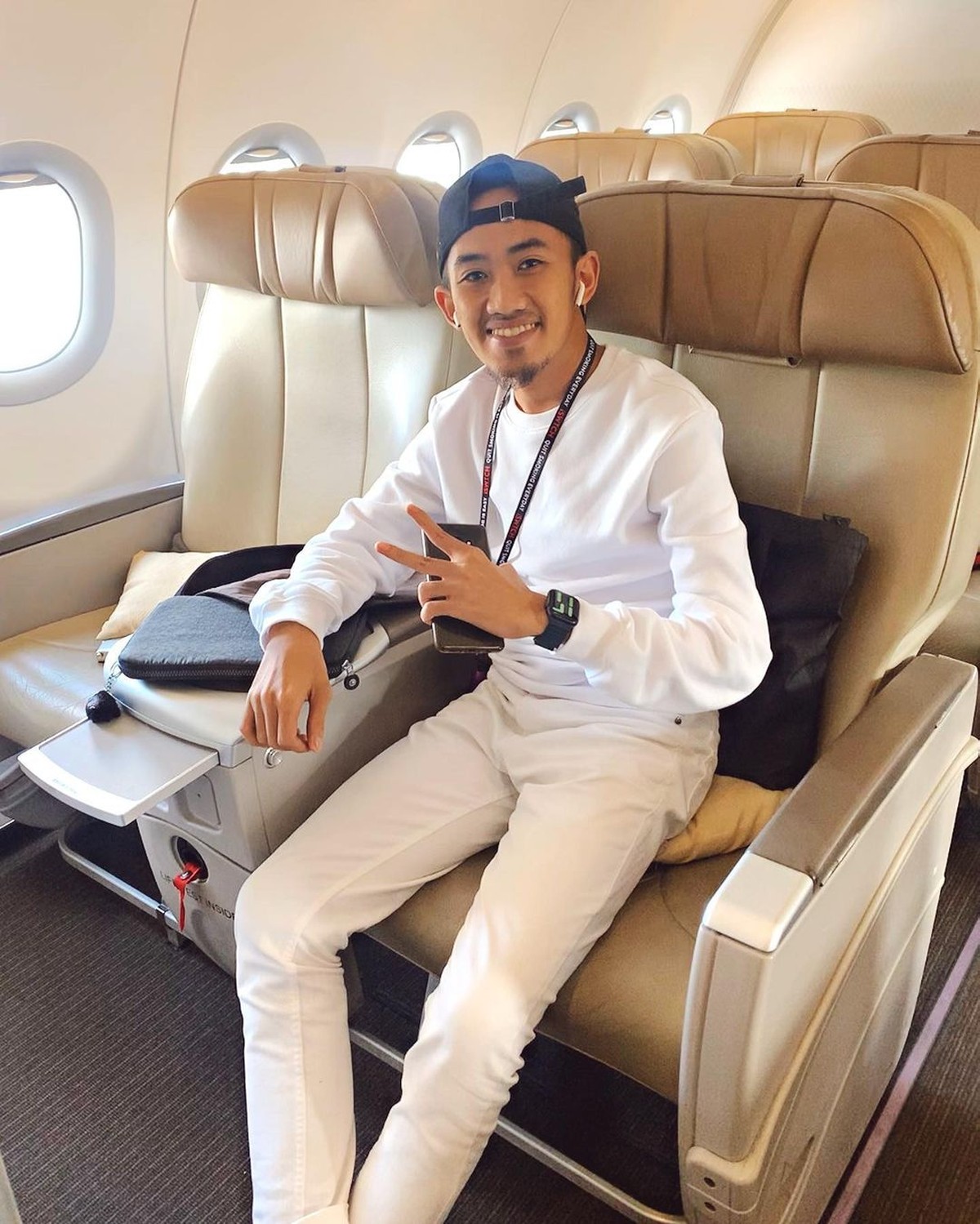 Nama Ustaz Syam tiba-tiba viral di media sosial karena salah bicara saat tampil live di TV&period; Yuk kita lihat potret Ustaz Syam&excl;