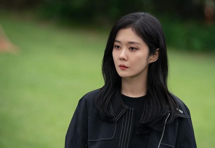 Sering memerankan tokoh wanita tangguh dan tegas dalam drama, banyak yang tidak tahu kalau Jang Nara dulunya merupakan seorang penyanyi populer. Ia sebut di awal tahun 2000-an di bawah naungan SM Entertainment! / foto: instagram.com/nara0318