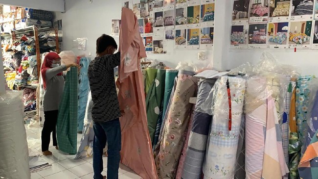 Setelah 8 tahun berbisnis membangun Proven Sprei, Maria Tanesia berjualan di Shopee dan kini sukses dengan tingkat penjualan menjadi 150 persen perhari.
