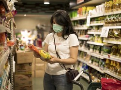 Imbas Amukan COVID-19, Obat-Vitamin di Minimarket Ludes Diborong
