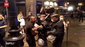 VIDEO: Pembubaran Pesta Jalanan Di Barcelona Berakhir Bentrok