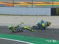 VIDEO: Rossi dan Marquez Kompak Jatuh di MotoGP Catalunya