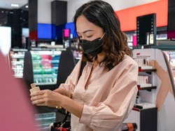 5 Produk Makeup Lokal yang Anti Ribet, Praktis Tak Perlu Bawa Brush