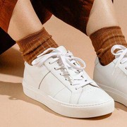 3 Cara Mudah Unyellowing Sepatu, Bikin Sepatu Putih Kembali Bersih