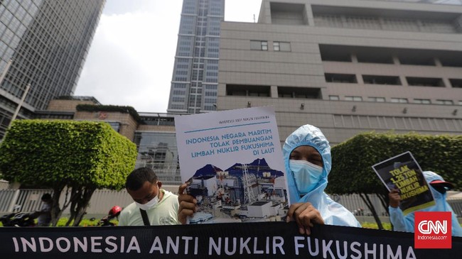 FOTO: Aksi Tolak Limbah Nuklir Fukushima di Jakarta