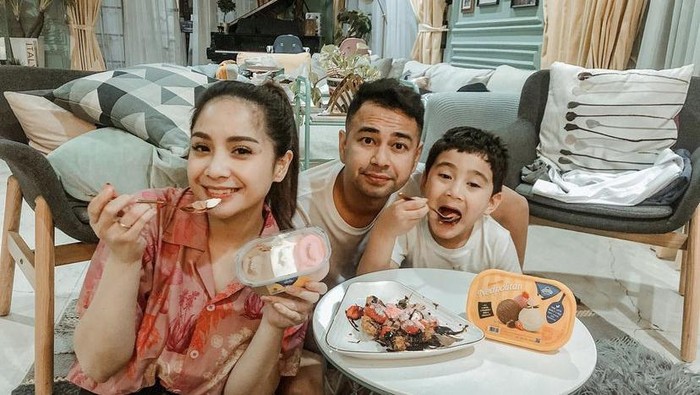 Bikin Gemes! Gaya Lucu Rafathar Saat Makan Es Krim hingga Mie Ayam
