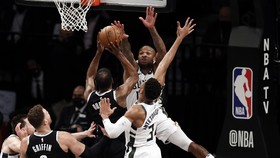 FOTO: Nets Unggul 2-0 Atas Bucks di Playoff NBA