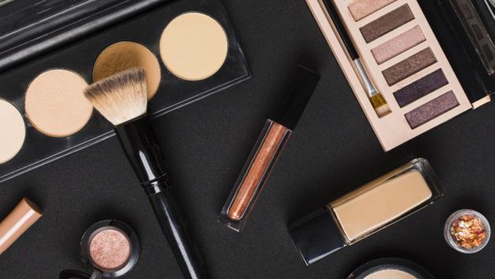 Daftar Makeup Korea yang Berbahaya