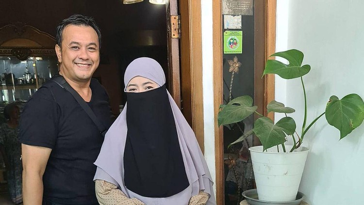 Diky Chandra dan istri